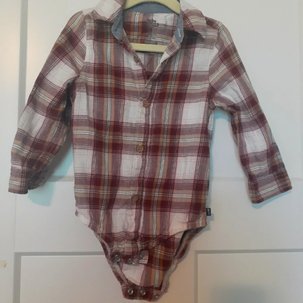 OshKosh B'gosh Red and Brown Plaid Baby Bodysuit Collar Wood Buttons 24 Months